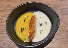 El soberbio salmonete de roca con bisquet de mejillón y codium de Restaurante Cala.