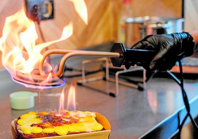 La torrija con crema pastelera tostada, ideal para compartir.