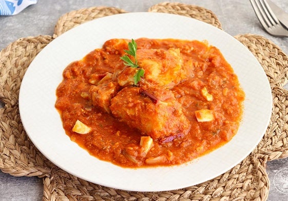 Encebollado de bacalao con almendras de vigilia