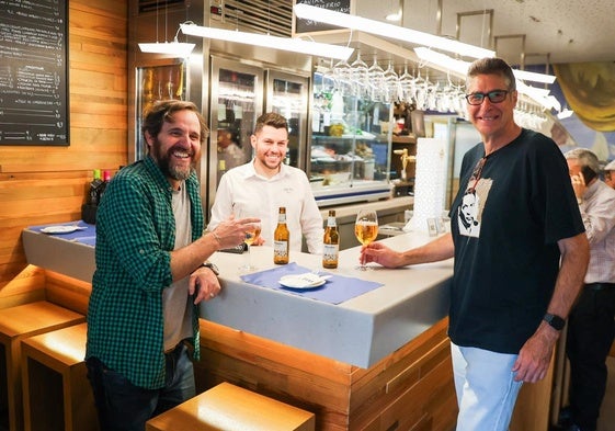 Fernando Navarro en su esquina favorita de Bar FM, habla de 'Crisálida' y La Alpujarra.