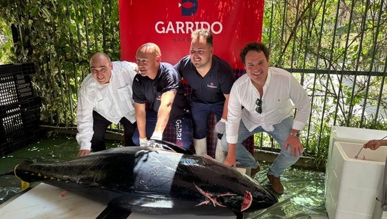 Un espectacular ronqueo da el pistoletazo de salida a las Jornadas del Atún de Asador Curro