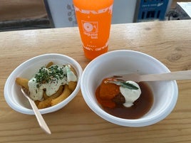 El calamar frito con mayonesa de cítricos y el jarrete de ibérico de Restaurante Damasqueros.