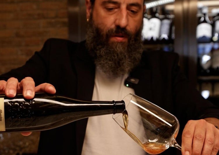 El truco para servir una cerveza perfecta