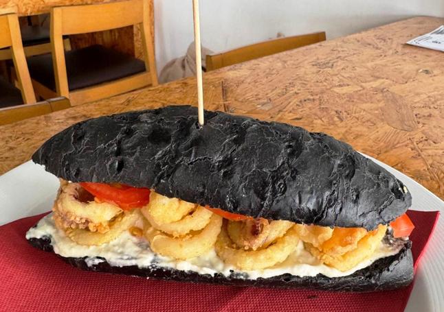 Bocata de calamares del Gastrobar Barbas.