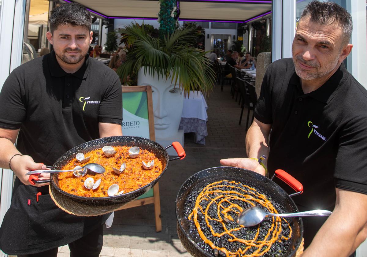 Fideuá y arroz negro de calamar y rape del restaurante Verdejo de Salobreña