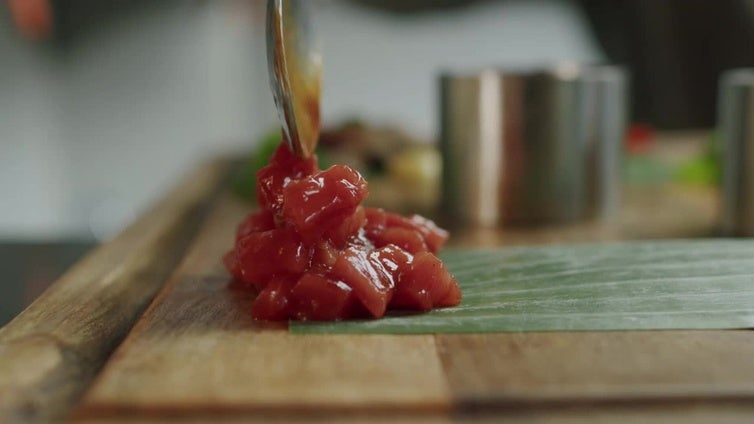 Manuel Adame, chef de Sintapujos Una cocina a la vista divertida, sabrosa, libre y dinámica con atún y arroces