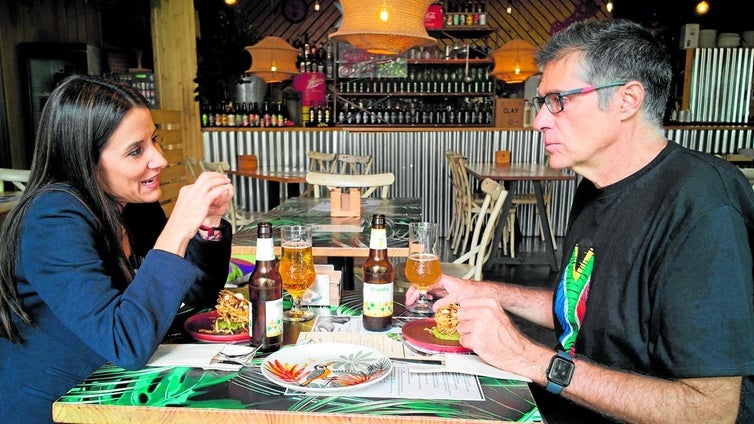 Rocío García Pascual habla en Garden Plaza de la importancia de la alimentación para el cerebro.
