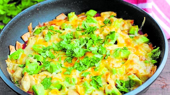 Receta fácil de cazuela de pollo y tortilla al estilo mexicano
