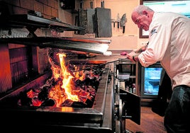 La brasa y la llama viva son protagonistas y estrellas en Arri Taska Vasca, con Álvaro como maestro.