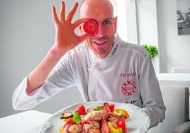 Sergio González, chef de Firmvm de Almuñécar, con su Tomate Sulayr con pulpo y quisquilla.
