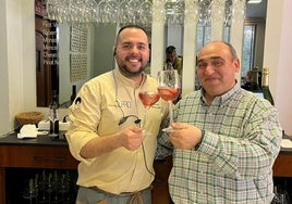 Con Álvaro Capilla, sumiller de Asador Curro, presentado el nuevo vermú rosado By Curro Premium en las Jornadas Gastronómicas del Cochinillo.