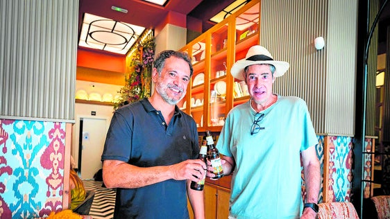 «El turista come churros con chocolate a todas horas, lógico cuando estamos en el Km. 0 de Granada»