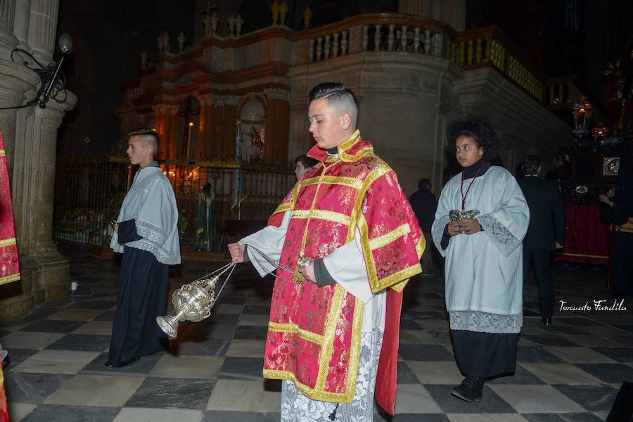 La Cofradía de Nuestro Padre Jesús de la Obediencia cerró la madrugada del Viernes Santo accitano en un silencio sólo roto por el sonido de la capilla musical que acompaña al Señor. 
