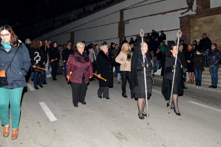 El Cristo de la Luz protagonizó la procesión del Silencio la madrugada del Viernes Santo y volvió a salir la mañana siguiente con la Virgen de la Amargura. 