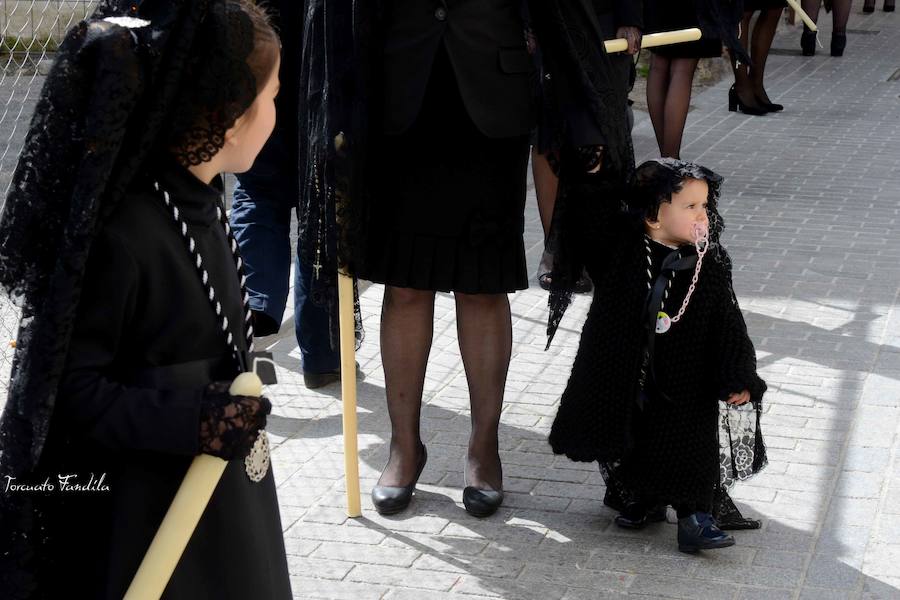 Como el resto de cofradías de la mañana del Viernes Santo, la de los Dolores también alteró su recorrido y horario. 