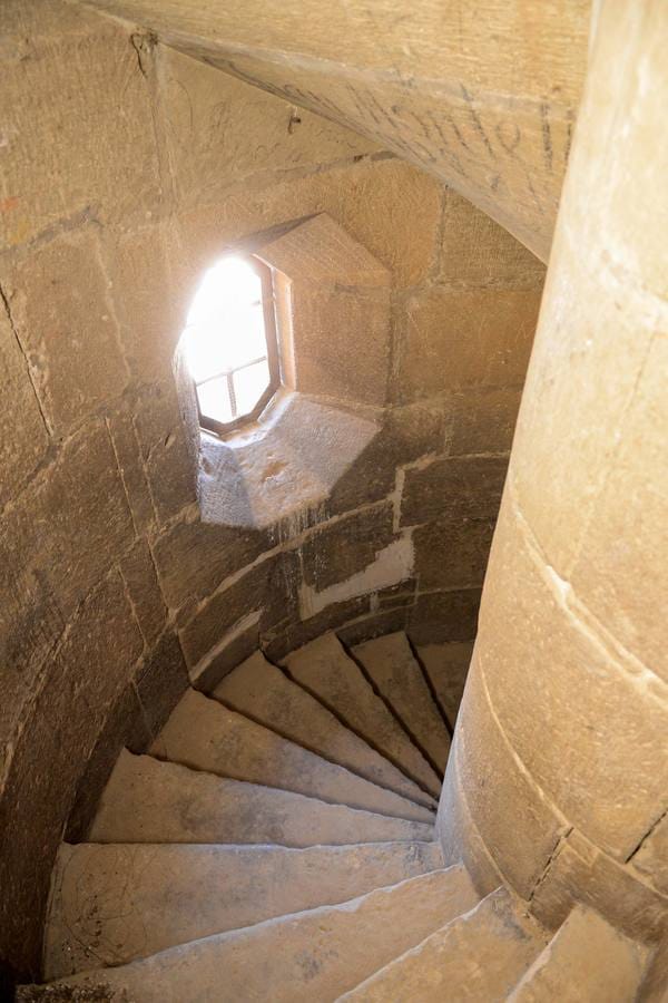 Las escaleras de acceso a la torre de Guadix ofrecen una solución arquitectónica ideada por Leonardo 