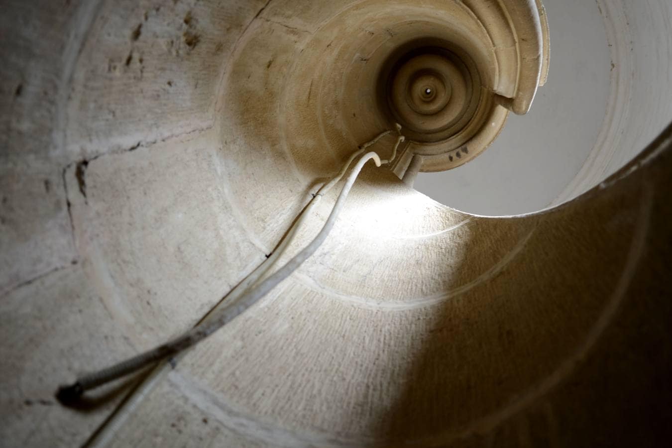 Las escaleras de acceso a la torre de Guadix ofrecen una solución arquitectónica ideada por Leonardo 