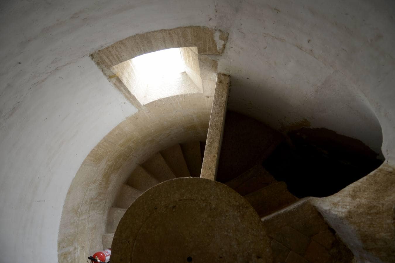 Las escaleras de acceso a la torre de Guadix ofrecen una solución arquitectónica ideada por Leonardo 