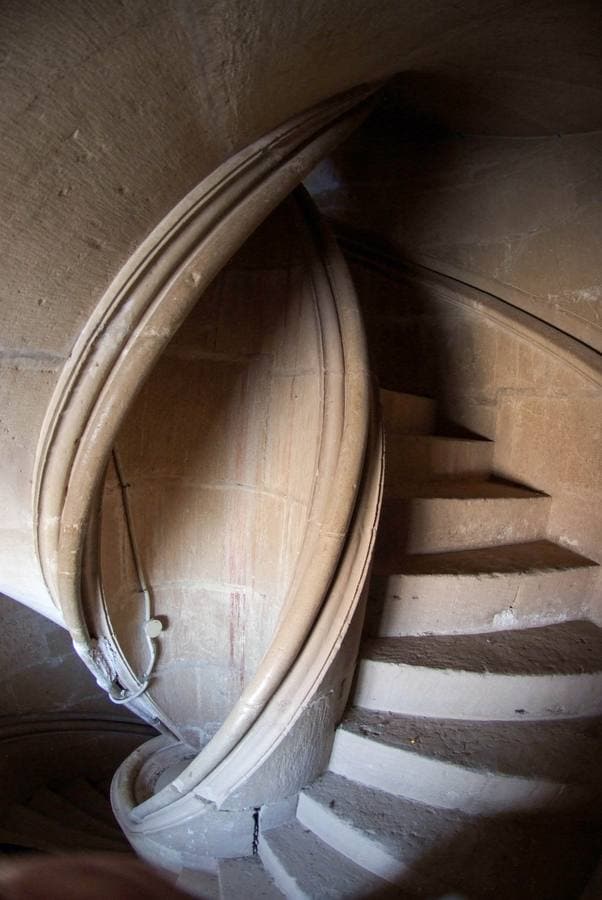 Las escaleras de acceso a la torre de Guadix ofrecen una solución arquitectónica ideada por Leonardo 