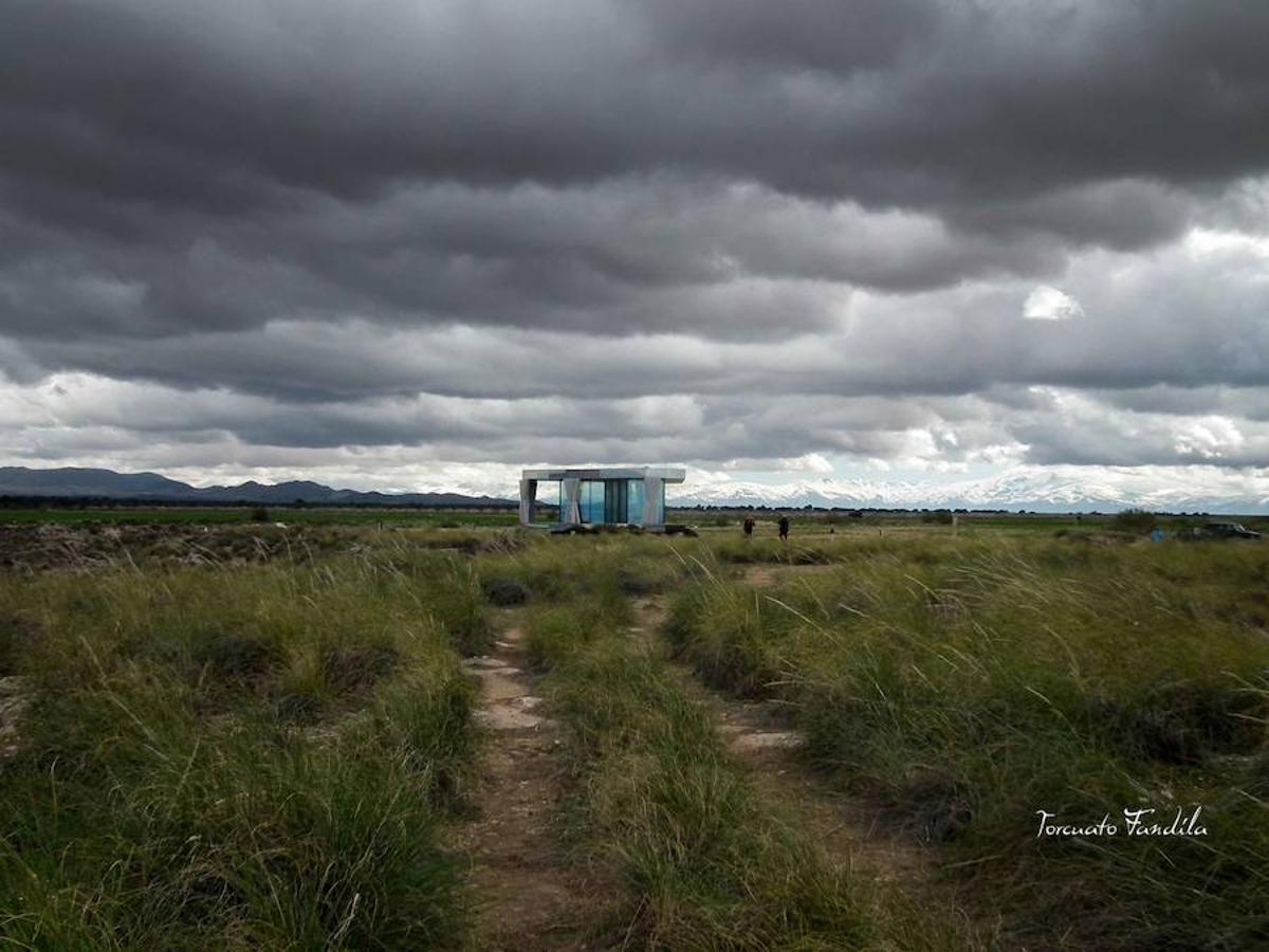 Gorafe inaugura la Casa del Desierto. Se trata de una vivienda de vidrio diseñada para soportar ambientes extremos.