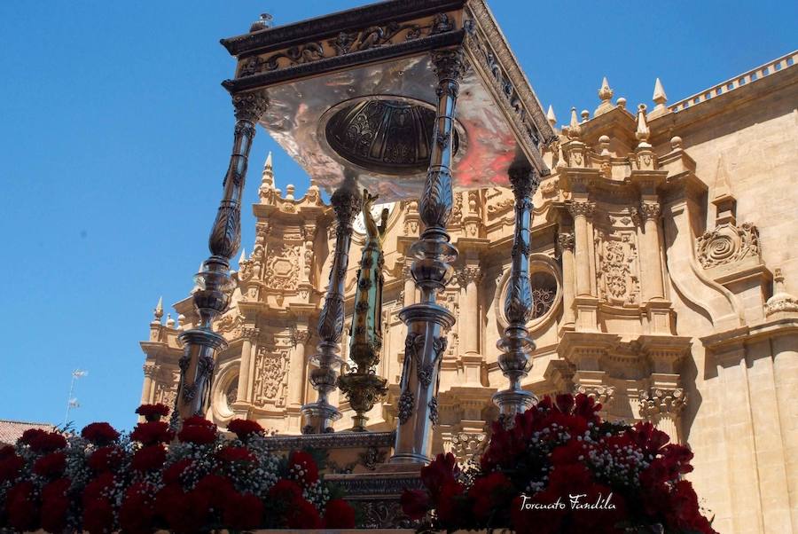 Como cada 15 de mayo la ciudad de Guadix ha celebrado la festividad de San Torcuato. Tras la misa pontifical en la catedral ha dado comienzo la procesión con la imagen del patrón y la reliquia. En la procesión han participado representantes del Ayuntamiento de Guadix y de las hermandades y cofradías de la diócesis