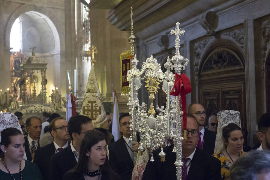 Guadix celebró la festividad del Corpus este domingo. La procesión contó con la presencia de numeroras representaciones de hermandades y cofradías, de niños y niñas de primera comunión y de los seises de la catedral de Guadix. 