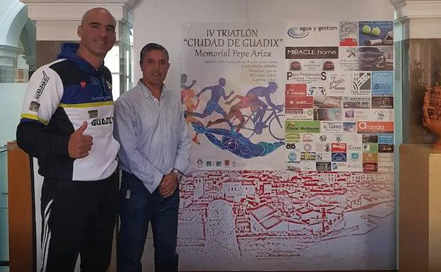 El IV Triatlón Ciudad de Guadix 'Memorial Pepe Ariza' propone este año un recorrido urbano por las cuevas y el Teatro Romano
