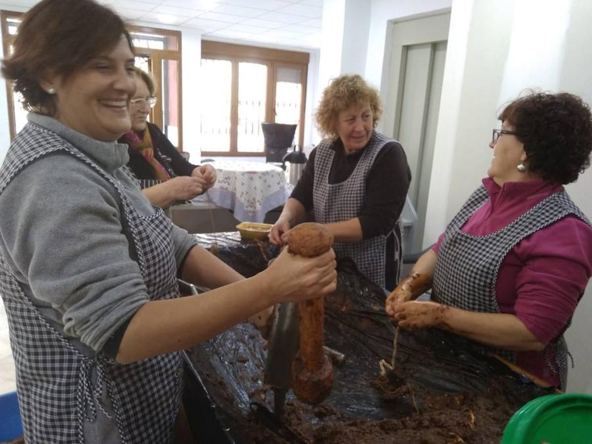 La localidad de Cortes y Graena organiza durante el fin de semana del 6, 7 y 8 de diciembre la I Fiesta de la Matanza, en la que se podrán degustar productos típicos del cerdo. La actividad se organiza por la Asociación de Turismo y Comercio de Cortes y Graena, los vecinos y el propio Ayuntamiento de la localidad.