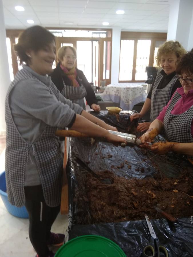 La localidad de Cortes y Graena organiza durante el fin de semana del 6, 7 y 8 de diciembre la I Fiesta de la Matanza, en la que se podrán degustar productos típicos del cerdo. La actividad se organiza por la Asociación de Turismo y Comercio de Cortes y Graena, los vecinos y el propio Ayuntamiento de la localidad.