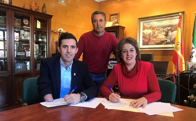 El Ayuntamiento formaliza con el palista accitano José Manuel Ruiz un acuerdo de patrocinio