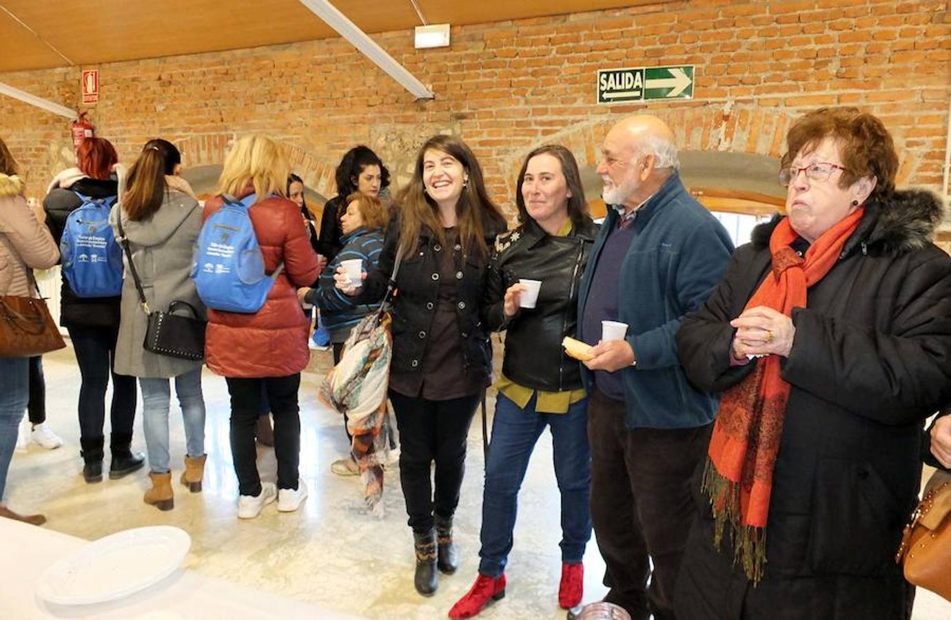 La localidad celebra una cata-concurso de vino del país entre los productores locales