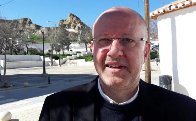 El Obispo de Guadix nombra delegado episcopal de Piedad Popular al sacerdote Manuel Amezcua