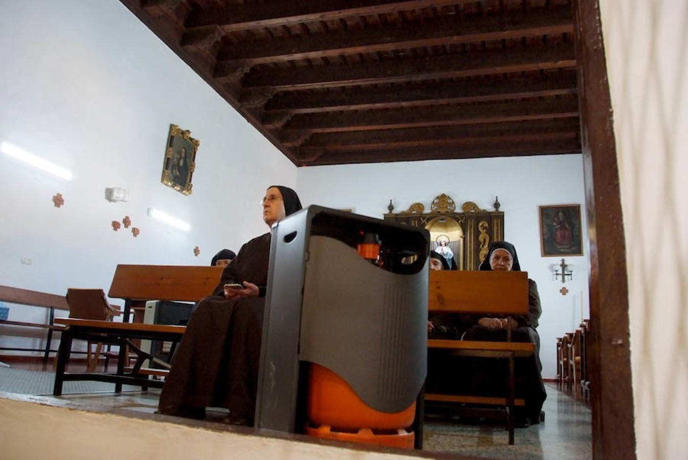 El convento de clausura de Santiago cierra por el traslado de sus cuatro monjas a Valladolidad. Las religiosas esperan volver.