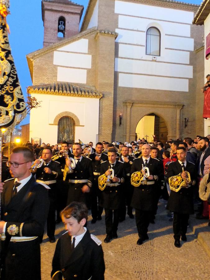 El barrio de Santa Ana se convierte en hermandad cada tarde de Martes Santo. La Hermandad de la Flagelación se presentó a Guadix con una importante lista de estrenos entre los que destacó el nuevo paso del misterio, adquirido por la hermandad y remozado en los talleres de los Hermanos Caballero de Sevilla, autores de los candelabros y estrenó el dorado de la delantera y trasera.