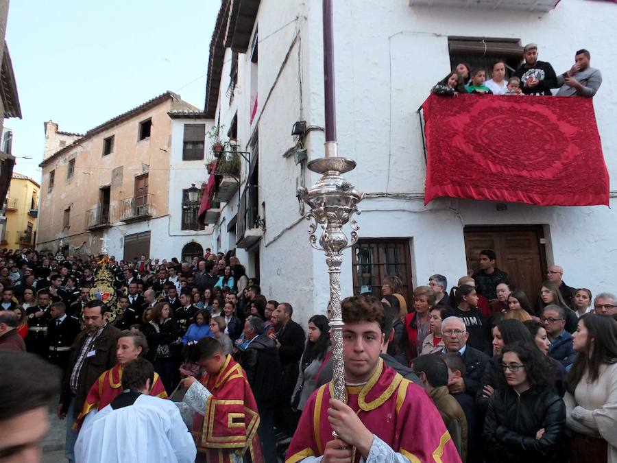 El barrio de Santa Ana se convierte en hermandad cada tarde de Martes Santo. La Hermandad de la Flagelación se presentó a Guadix con una importante lista de estrenos entre los que destacó el nuevo paso del misterio, adquirido por la hermandad y remozado en los talleres de los Hermanos Caballero de Sevilla, autores de los candelabros y estrenó el dorado de la delantera y trasera.