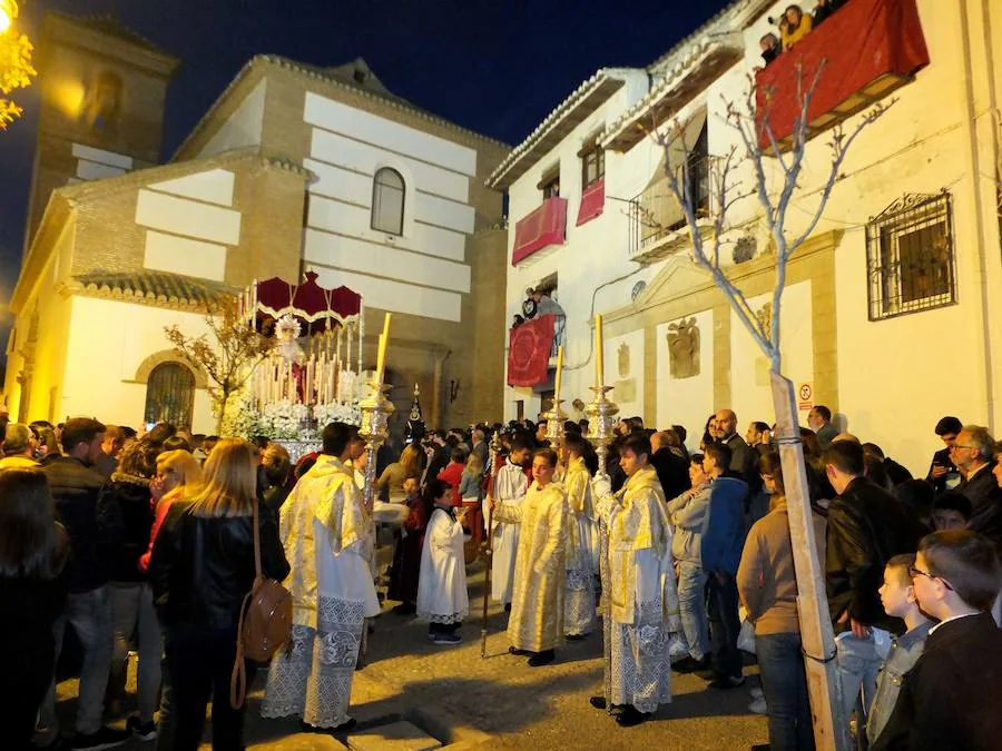 El barrio de Santa Ana se convierte en hermandad cada tarde de Martes Santo. La Hermandad de la Flagelación se presentó a Guadix con una importante lista de estrenos entre los que destacó el nuevo paso del misterio, adquirido por la hermandad y remozado en los talleres de los Hermanos Caballero de Sevilla, autores de los candelabros y estrenó el dorado de la delantera y trasera.