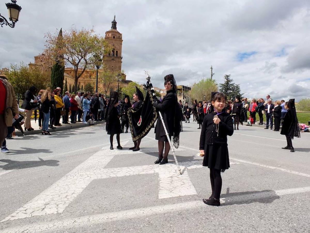La Hermandad del Cristo de la Luz realizó la procesión del silencio en la medianoche del Viernes Santo. Por la mañana sus dos pasos salieron a la calle.