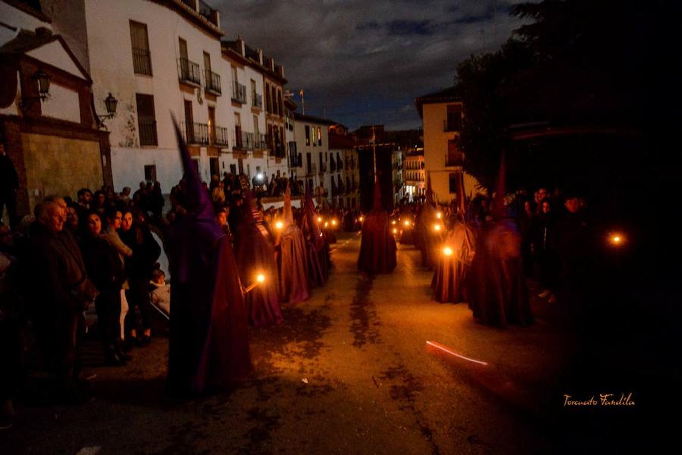 La Hermandad del Cristo de la Luz realizó la procesión del silencio en la medianoche del Viernes Santo. Por la mañana sus dos pasos salieron a la calle.