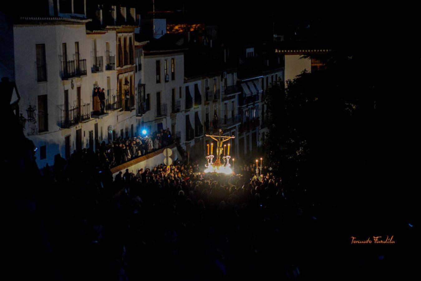 La Hermandad del Cristo de la Luz realizó la procesión del silencio en la medianoche del Viernes Santo. Por la mañana sus dos pasos salieron a la calle.