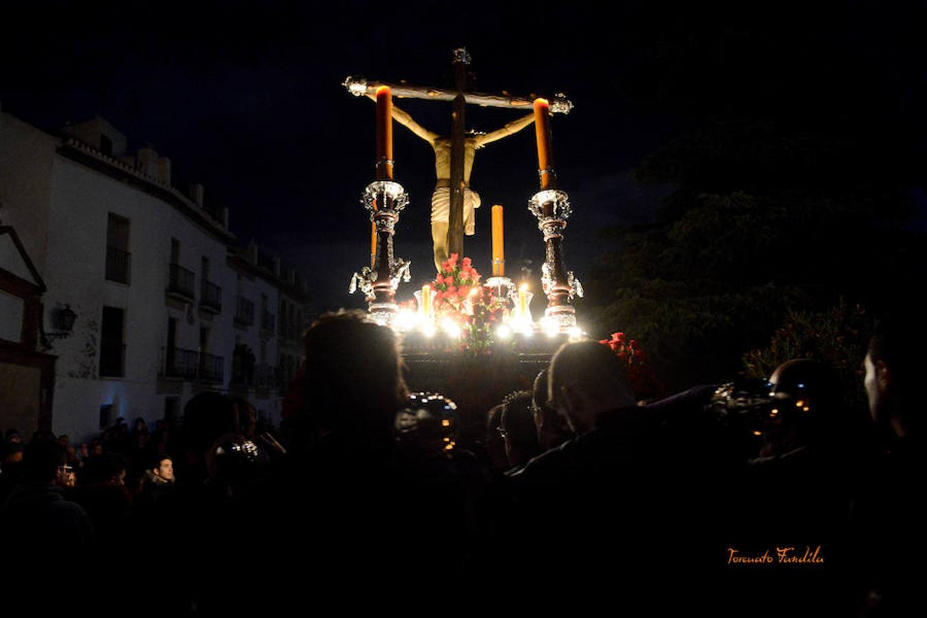 La Hermandad del Cristo de la Luz realizó la procesión del silencio en la medianoche del Viernes Santo. Por la mañana sus dos pasos salieron a la calle.
