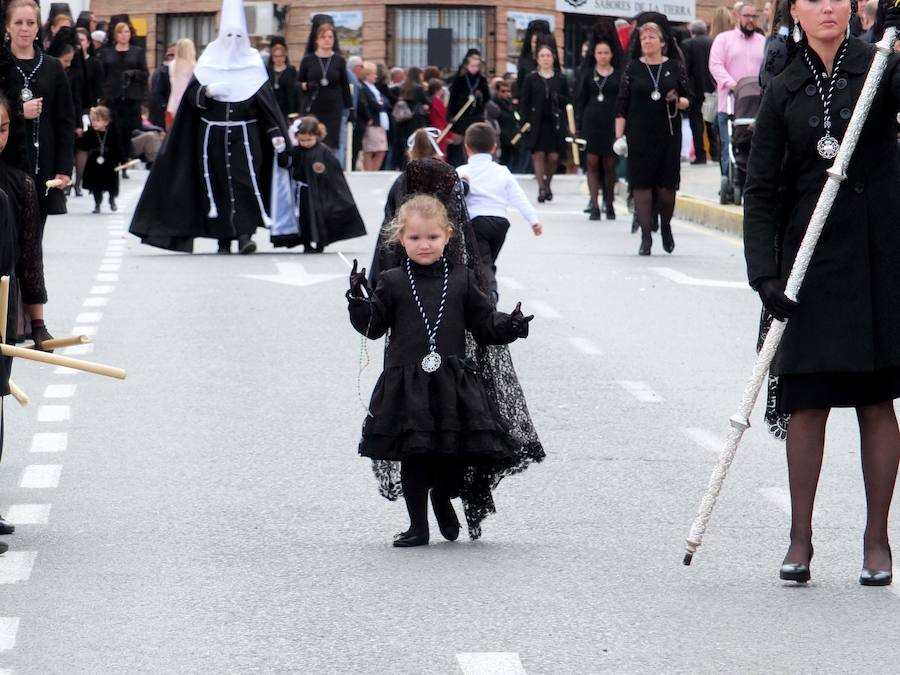 El palio de la Virgen de los Dolores recorrió las calles de Guadix acompañada de la Banda de Música Villa de Íllora