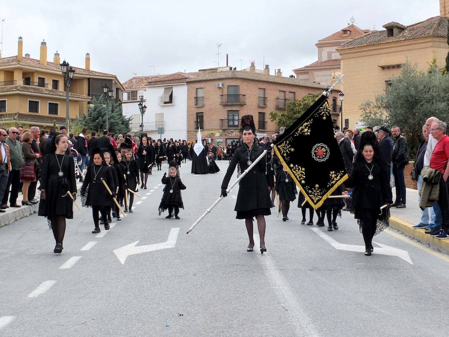 El palio de la Virgen de los Dolores recorrió las calles de Guadix acompañada de la Banda de Música Villa de Íllora
