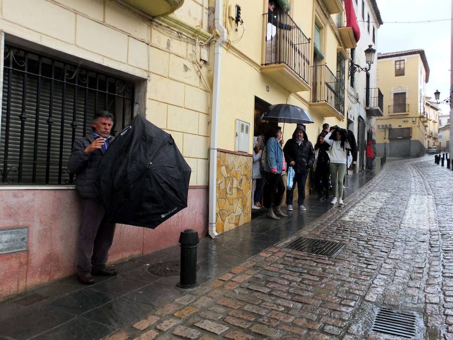 La Hermandad de las Lágrimas suspendió su estación y realizó una oración en el interior del templo.