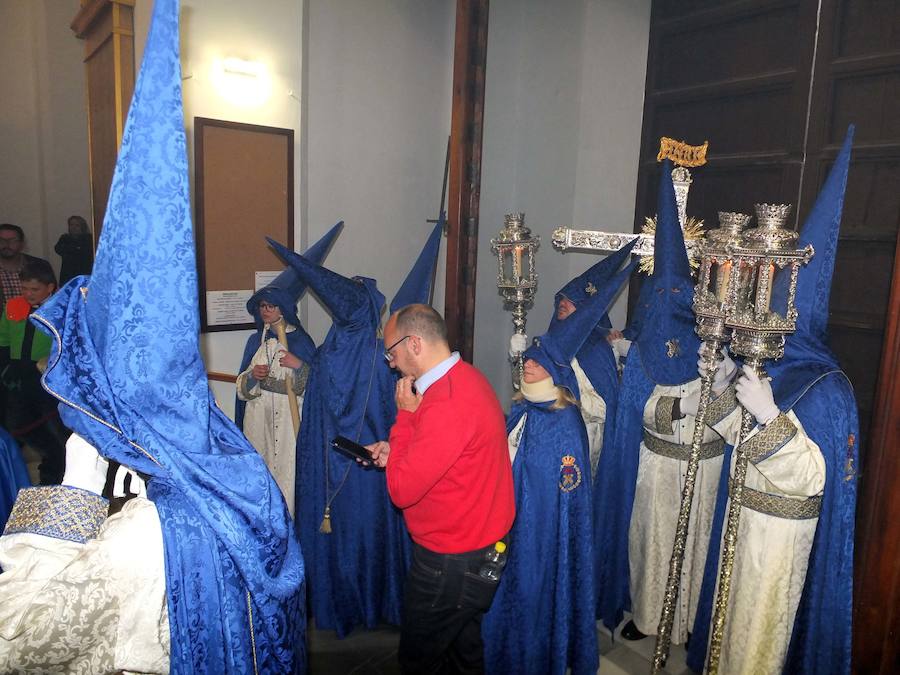 La Hermandad de las Lágrimas suspendió su estación y realizó una oración en el interior del templo.