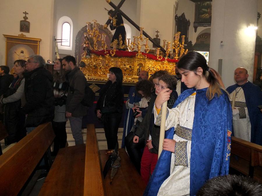 La Hermandad de las Lágrimas suspendió su estación y realizó una oración en el interior del templo.