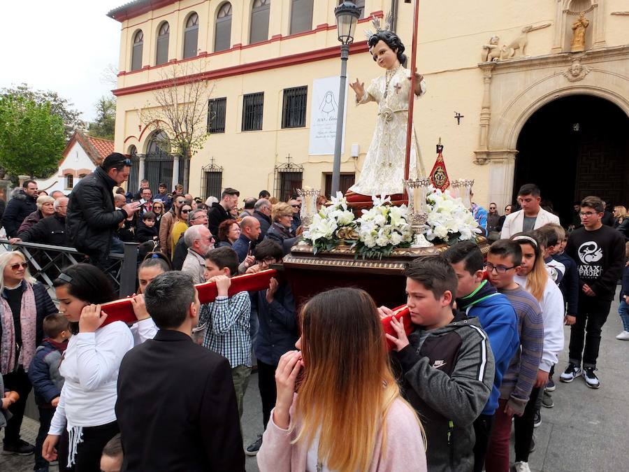 La Semana Santa de Guadix se despide con la alegría de la procesión del Dulce Nombre. El paso fue portado por los horquilleros más jóvenes de nuestra Semana Santa y estuvo acompañado musicalmente por la Agrupación Musical Cristo del Perdón de Guadix.