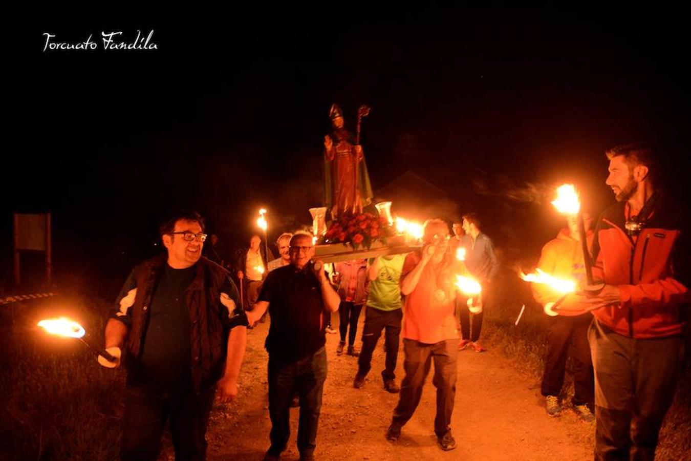 El primero de los actos en honor al patrón de Guadix, la romería de Face Retama, se celebró este sábado 11 de mayo. Como es habitual, la romería contó con un gran número de devotos. Uno de los momentos más emotivos es la procesión de las antorchas.