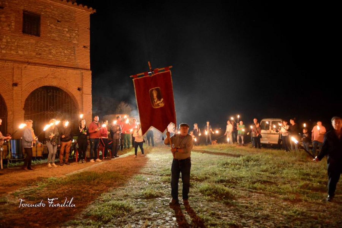 El primero de los actos en honor al patrón de Guadix, la romería de Face Retama, se celebró este sábado 11 de mayo. Como es habitual, la romería contó con un gran número de devotos. Uno de los momentos más emotivos es la procesión de las antorchas.
