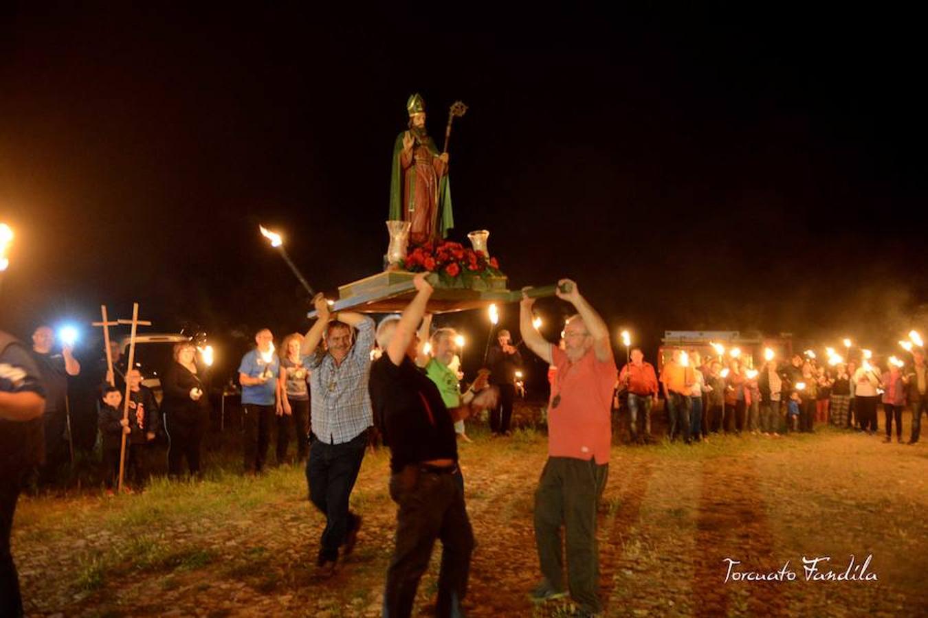 El primero de los actos en honor al patrón de Guadix, la romería de Face Retama, se celebró este sábado 11 de mayo. Como es habitual, la romería contó con un gran número de devotos. Uno de los momentos más emotivos es la procesión de las antorchas.
