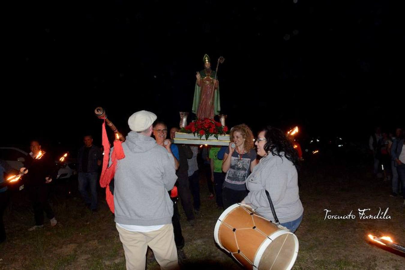 El primero de los actos en honor al patrón de Guadix, la romería de Face Retama, se celebró este sábado 11 de mayo. Como es habitual, la romería contó con un gran número de devotos. Uno de los momentos más emotivos es la procesión de las antorchas.
